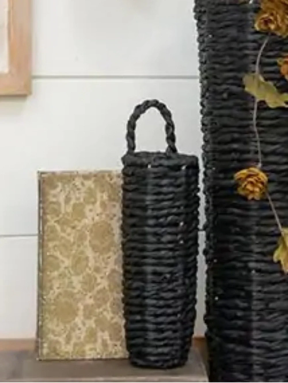 NWT Woven Grass Black Wall Basket -black -11”